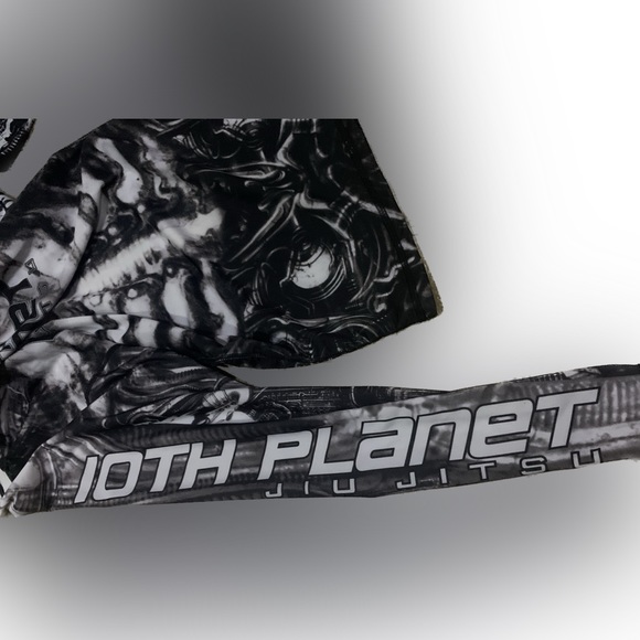 10th Planet Jiu Jitsu rash guard - Picture 3 of 3